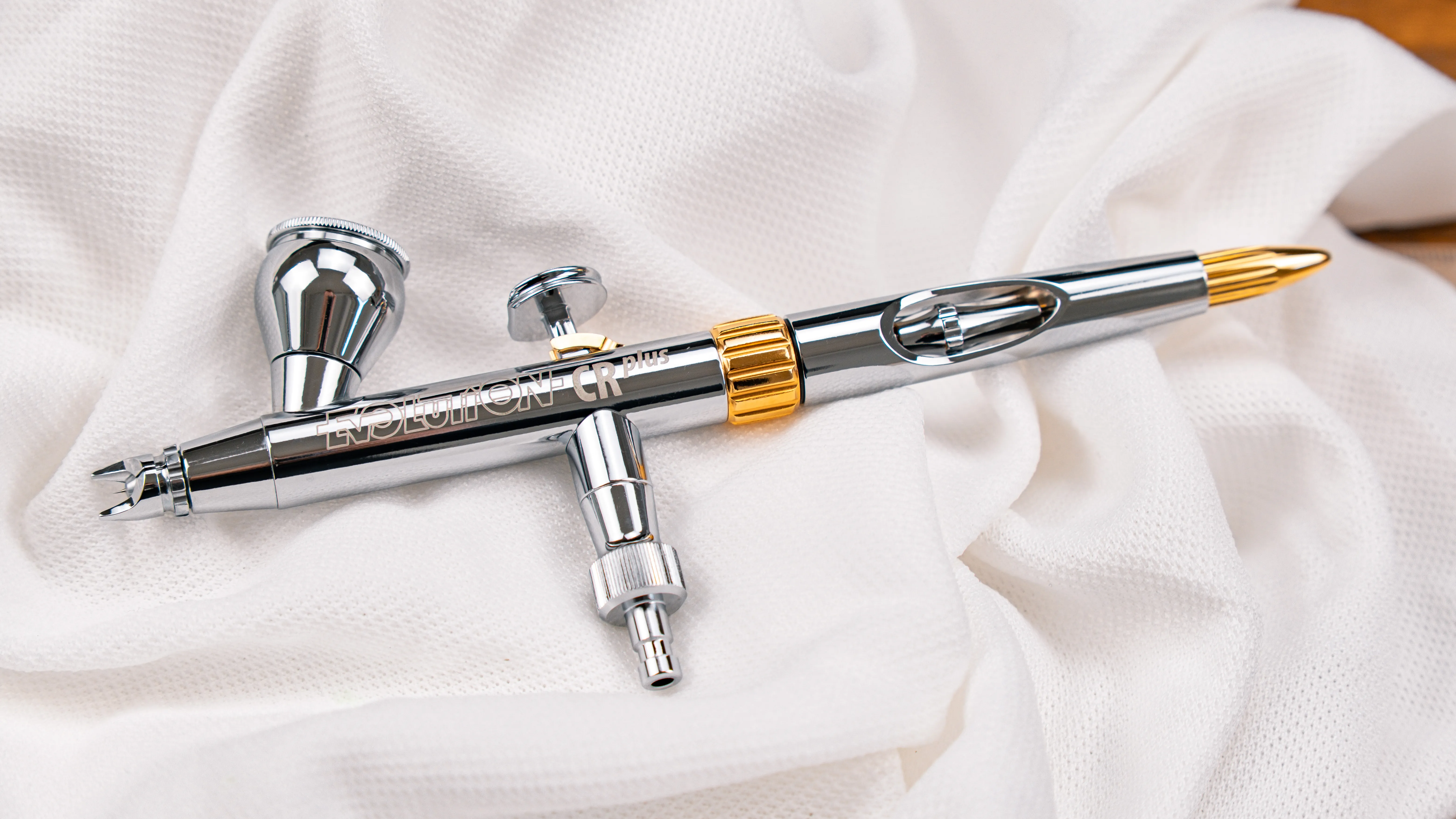H&S Evolution Airbrushpistole mit 0,45mm Düse.