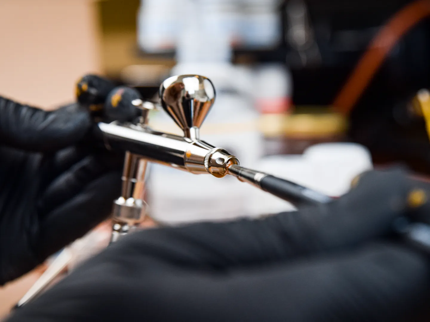 Airbrush Reinigung mit Pinsel